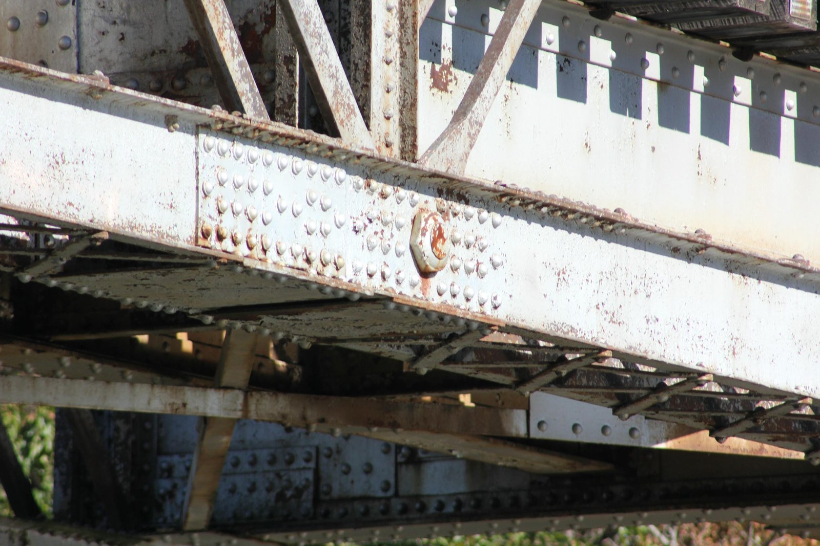Lower connection